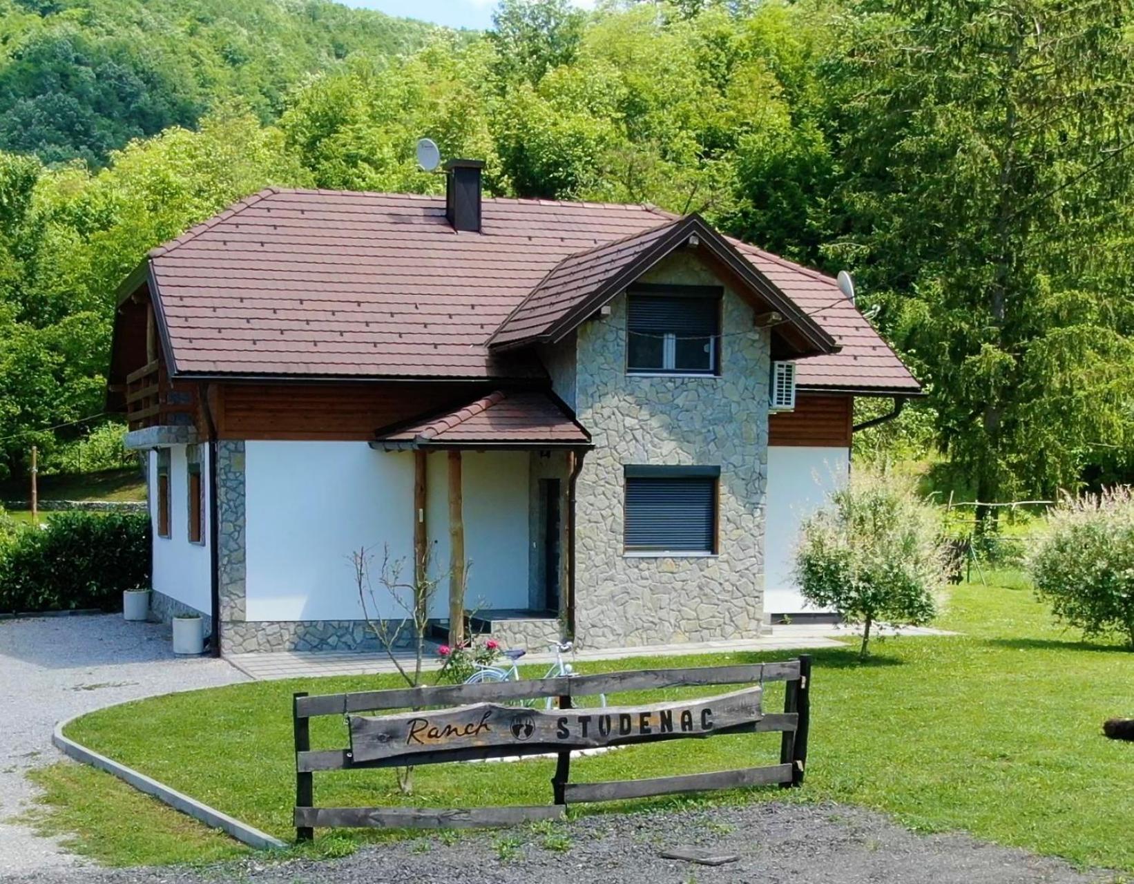 Vacation House Studenac Bihać Exterior foto